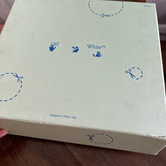 BRAND NEW Off-White Jitney 1.4' Purse Handbag Tote Calfskin Quilted Off White - Picture 9 of 9